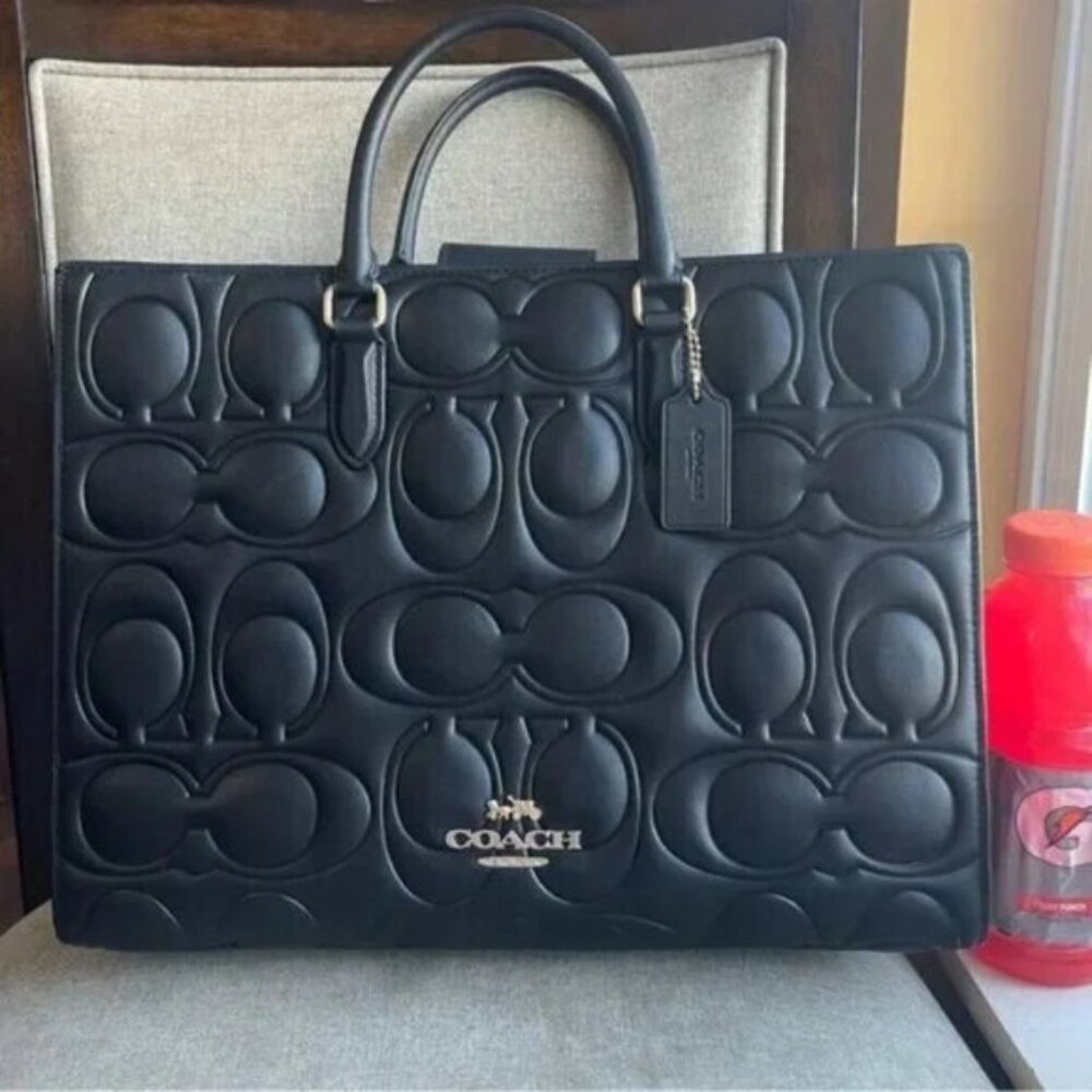 NWT！COACH Large Maggie Tote Bag In Signature Leather（COACH CY672）